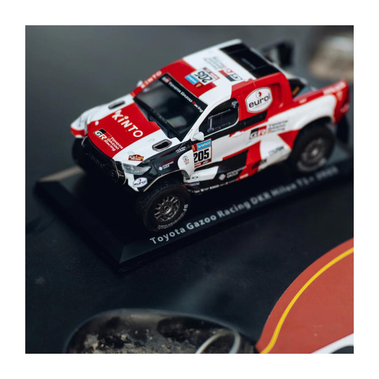 Model samochodu 1:24 Dakar Hilux T1+ Toyota Gazoo Racing